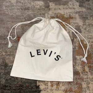 Levi’s beige cream black letter graphic detail drawstring dustbag